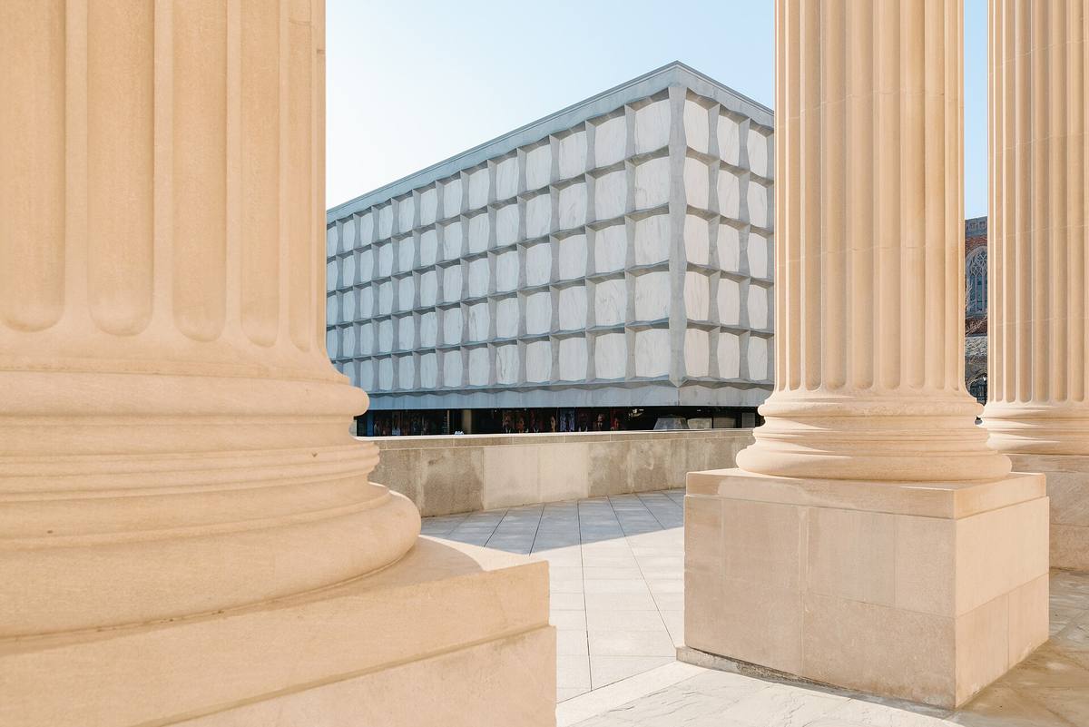 Budova knihovny Beinecke na Yaleově univerzitě