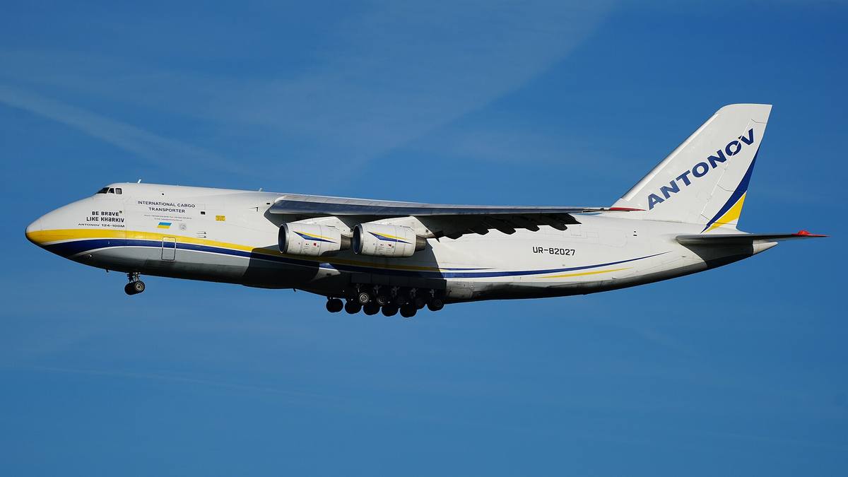 Nákladní letoun An-124 před přistáním na letišti Lipsko/Halle