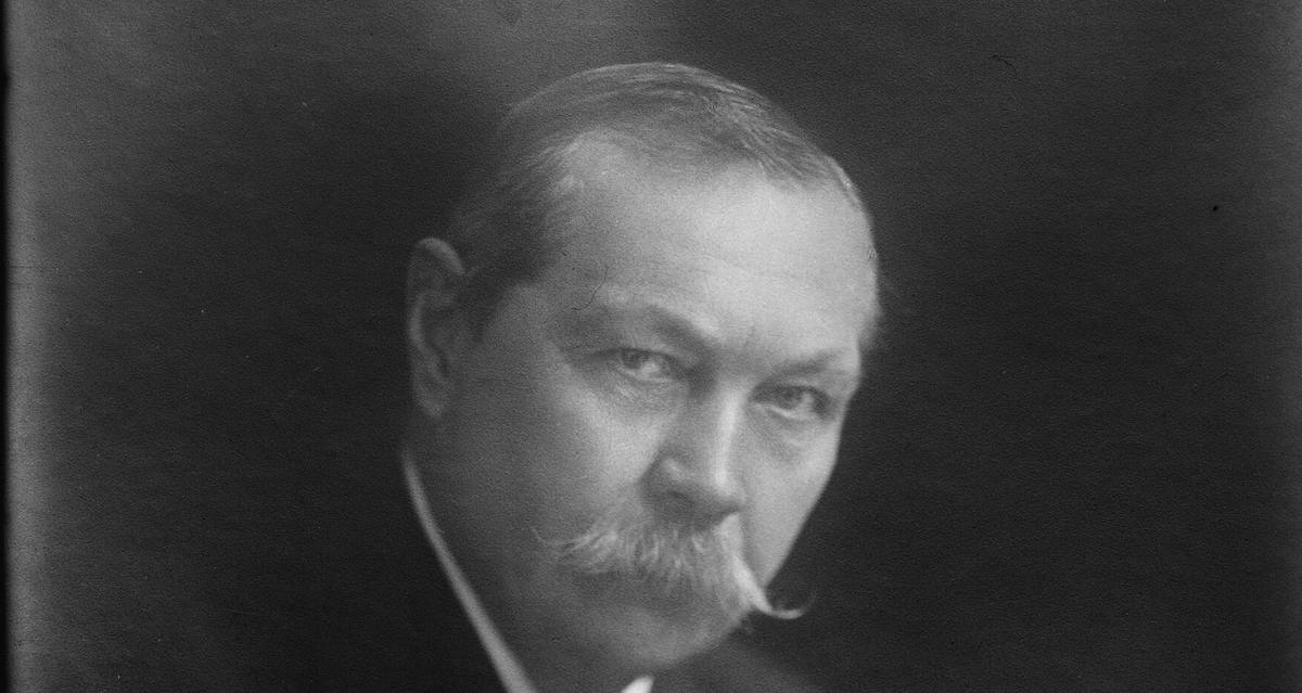 Portrét Arthura Conana Doyla z doby kolem roku 1920