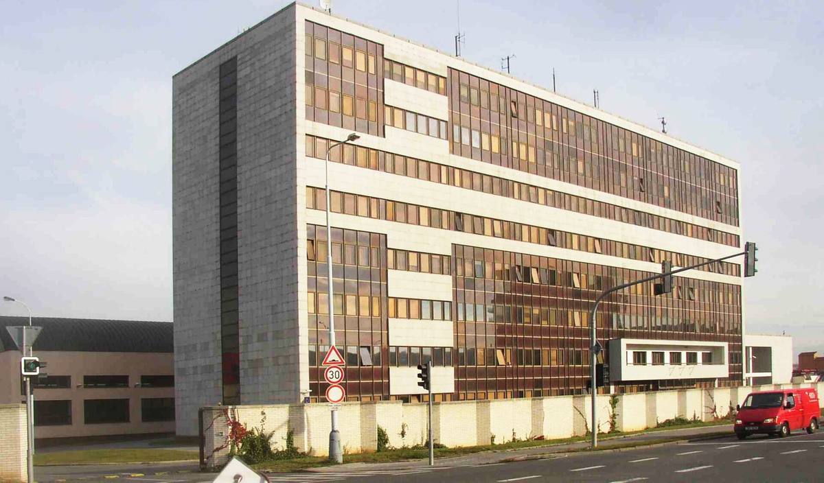 Panelová budova sídla Bezpečnostní informační služby v pražských Stodůlkách.