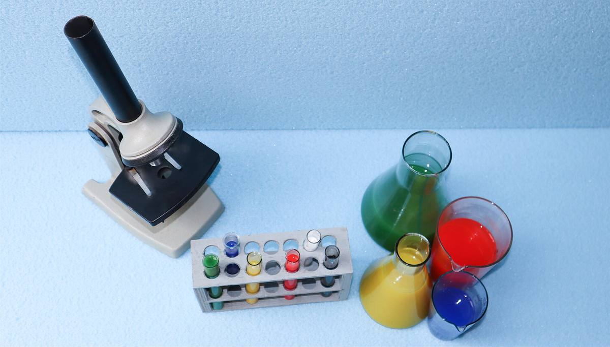 Sklo a přístroje ve školní chemické laboratoři