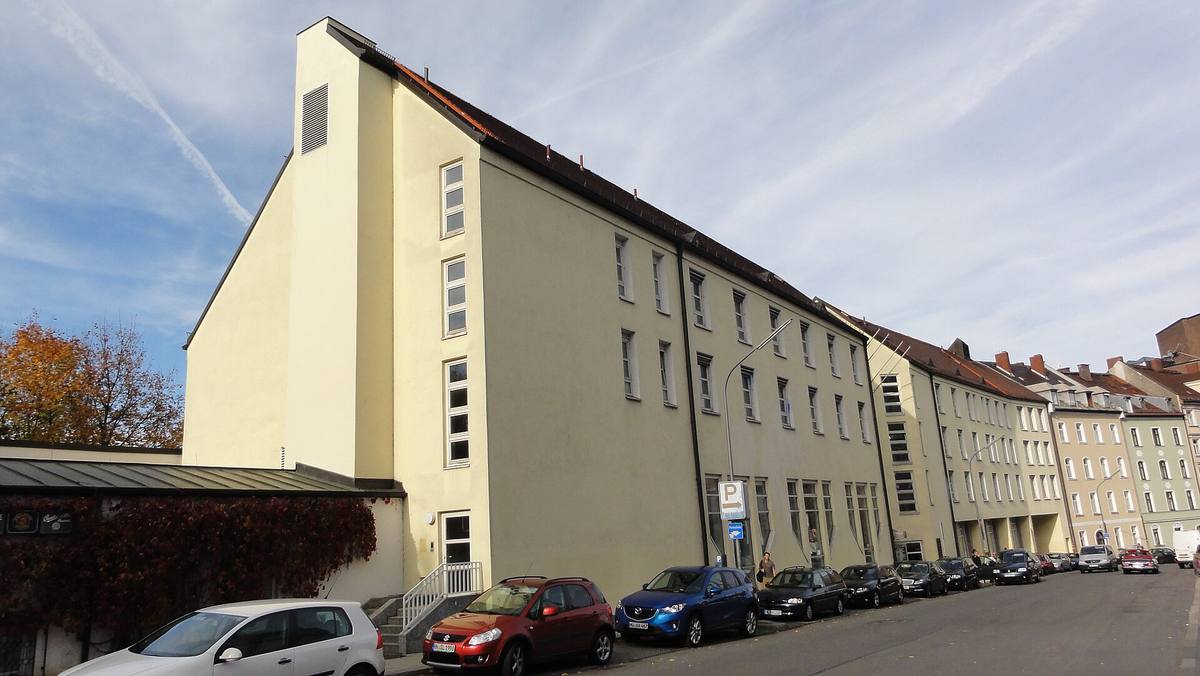 Sudetonemecky dum v Mnichove, Hochstrasse 8, sidlo Sudetonemeckeho krajanskeho sdruzeni
